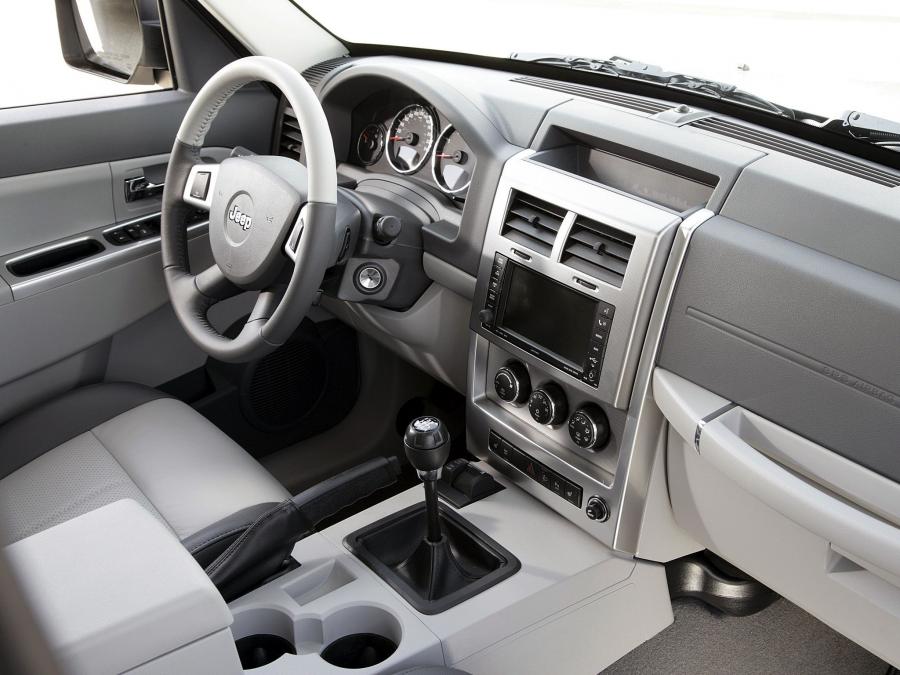  Jeep Cherokee Limited CRD 2007 года  (фото 13 из 30)